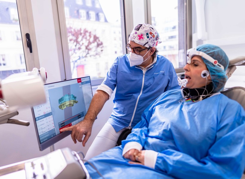 Dr Riester Neuilly sur Seine rehabilitation implant soin dentaire